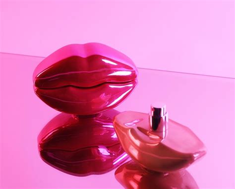 kylie jenner pink lips perfume